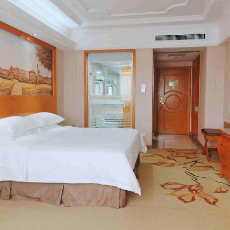Vienna International Hotel Guigang Hecheng Road Exteriör bild