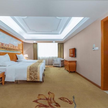 Vienna International Hotel Guigang Hecheng Road Exteriör bild
