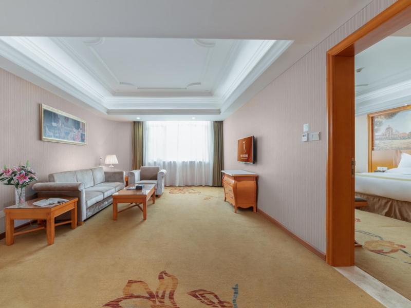 Vienna International Hotel Guigang Hecheng Road Exteriör bild