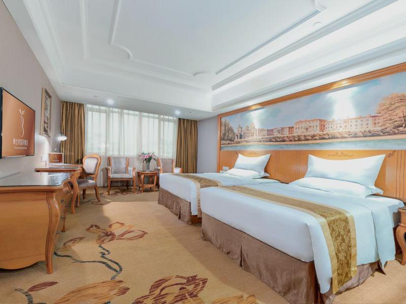 Vienna International Hotel Guigang Hecheng Road Exteriör bild
